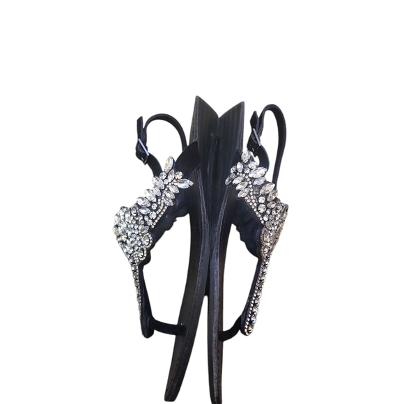 Yellow Box Women's Black P-Vallen Embellished Thong Sandals - Picture 5 of 7